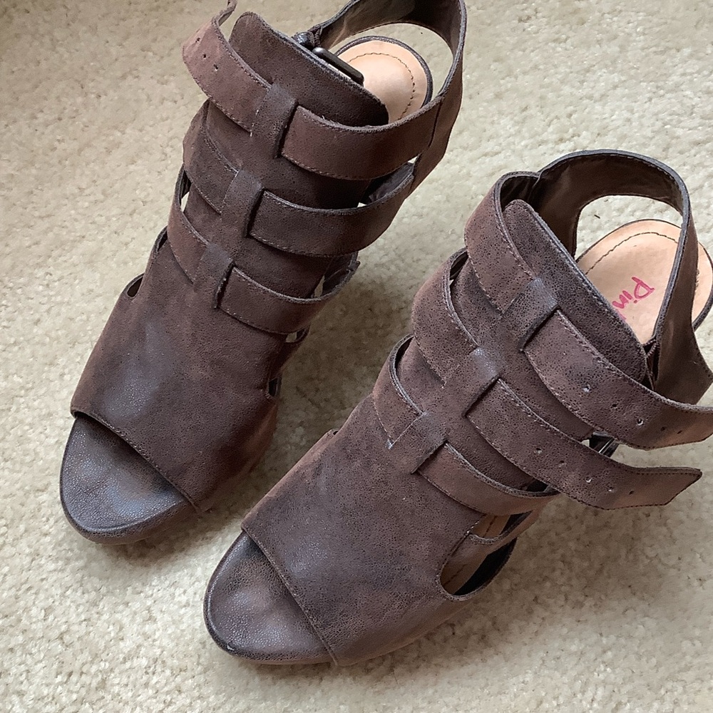 Pink and pepper Brown Strappy heeled Women's boots size 8.5